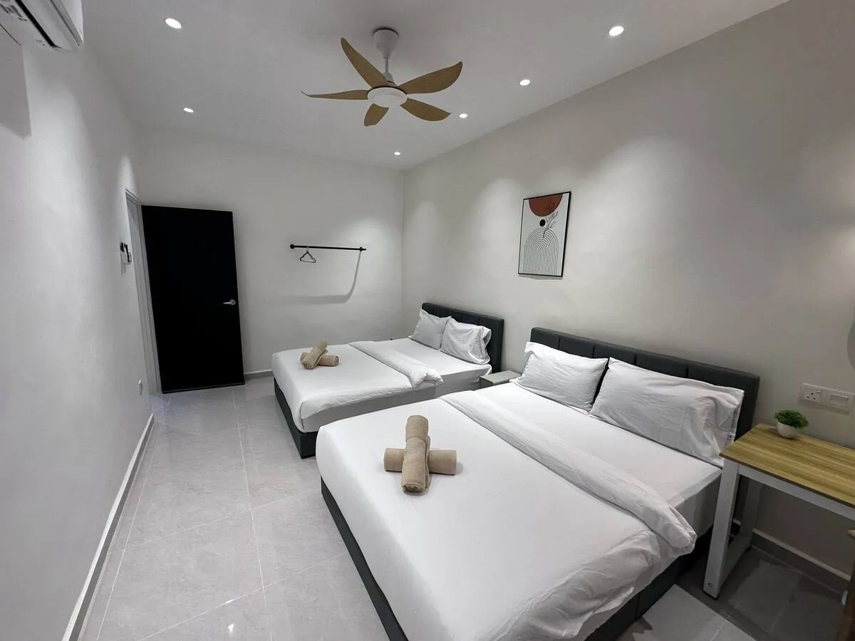 Bedroom 2 with two queen beds